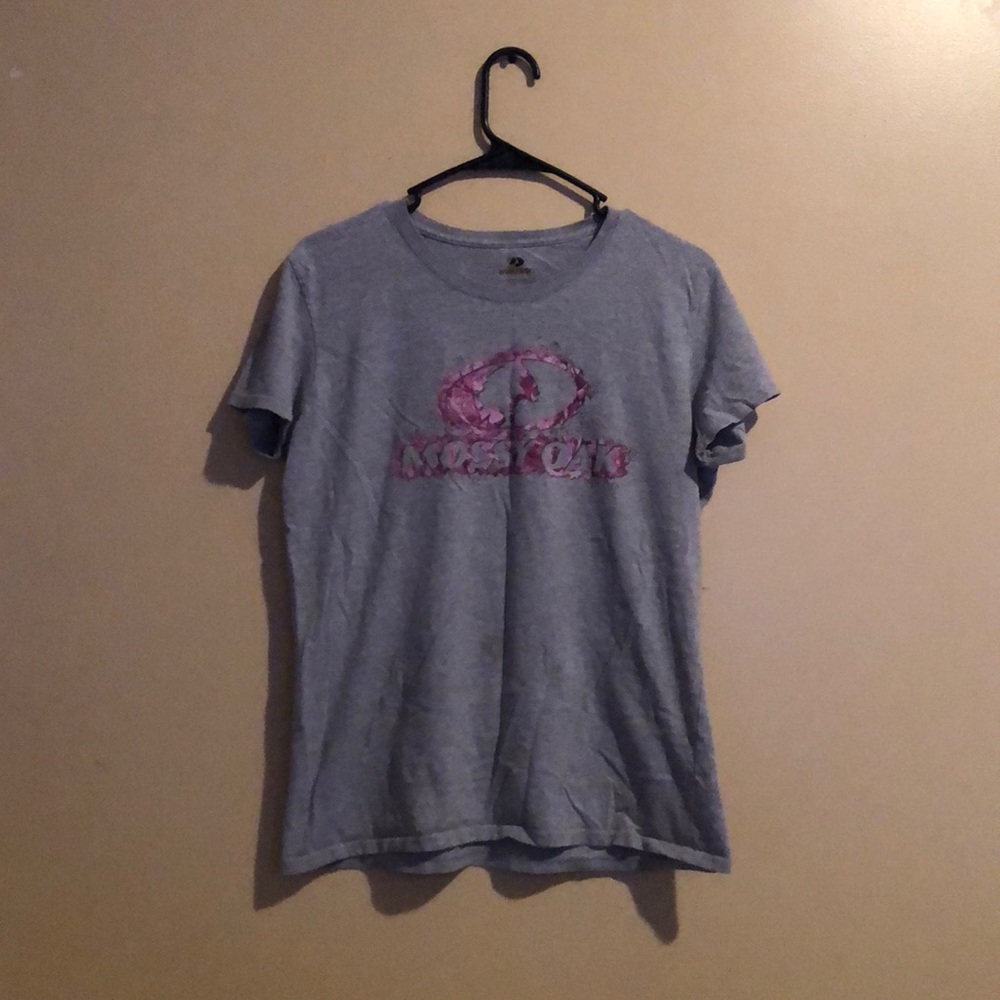 Mossy Oak, large grey t-shirt.